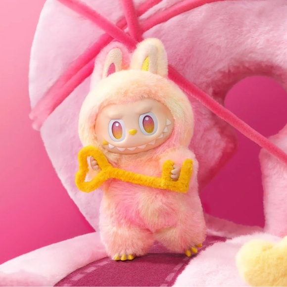 Pop Mart Big Into Energy Labubu Vinyl Plush - Loyalty - Picture 1 of 9